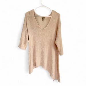 XCVI Sweater Tunic Top Size Medium Cream Asymmetrical Hem Texture Boho Lagenlook